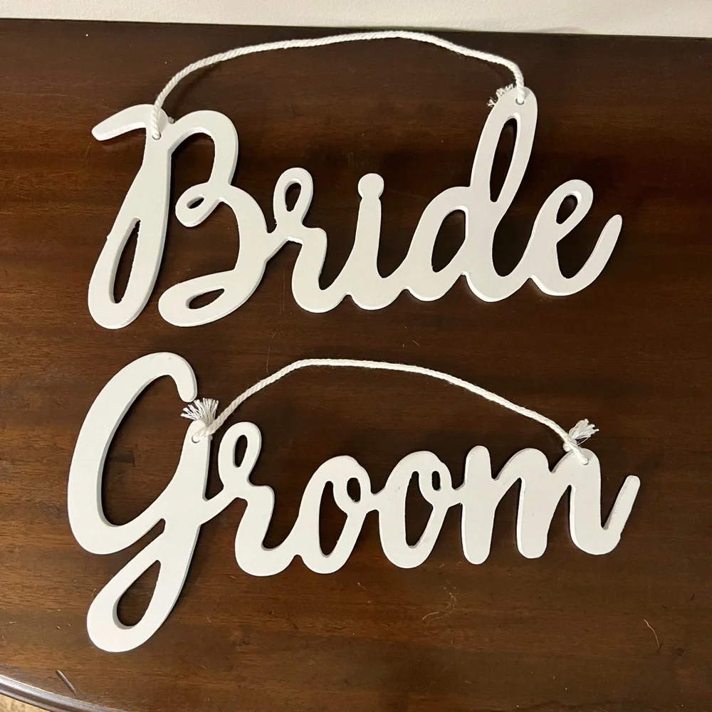 Bride & Groom white signs, drink holder, 8 sign/photo holders and a fun veil